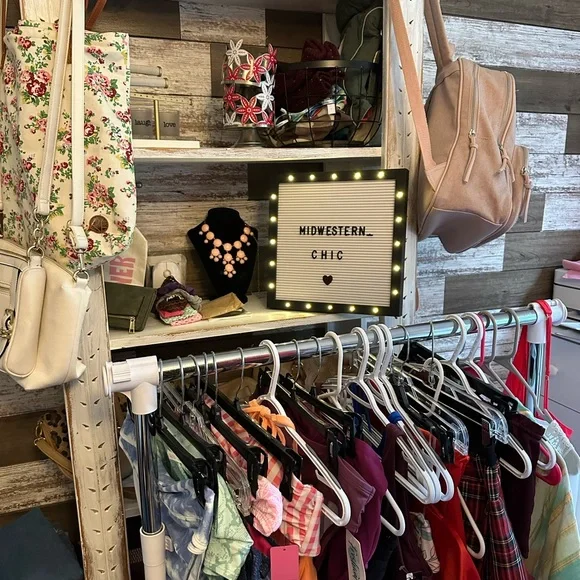 ✨IG (Midwestern_chic) Come and Follow me ✨ - Picture 3 of 4